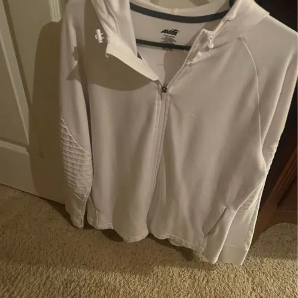 Avia Women's XL White Zip-Up Hoodie